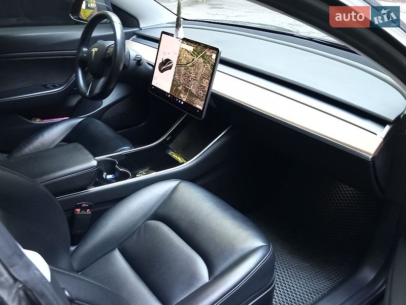 Седан Tesla Model 3 2019 в Запоріжжі
