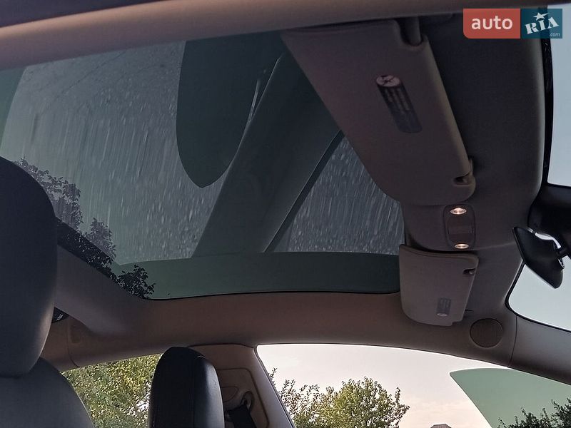 Седан Tesla Model 3 2019 в Запоріжжі