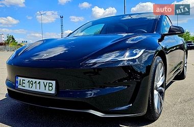 Седан Tesla Model 3 2024 в Днепре