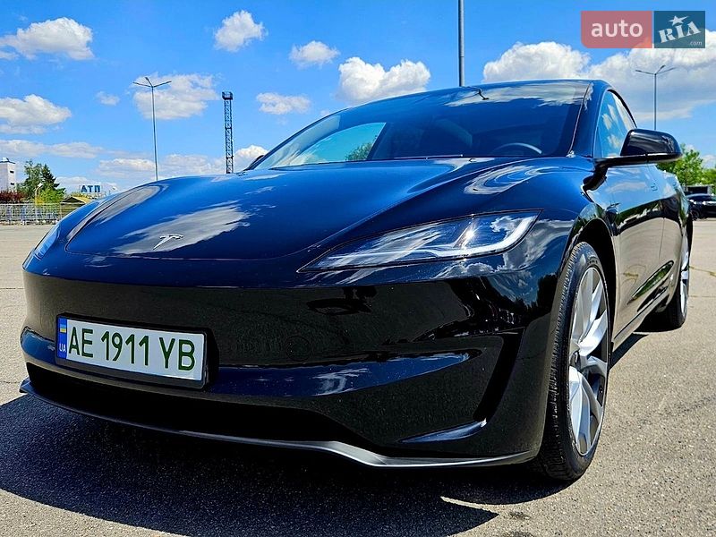 Tesla Model 3 2024