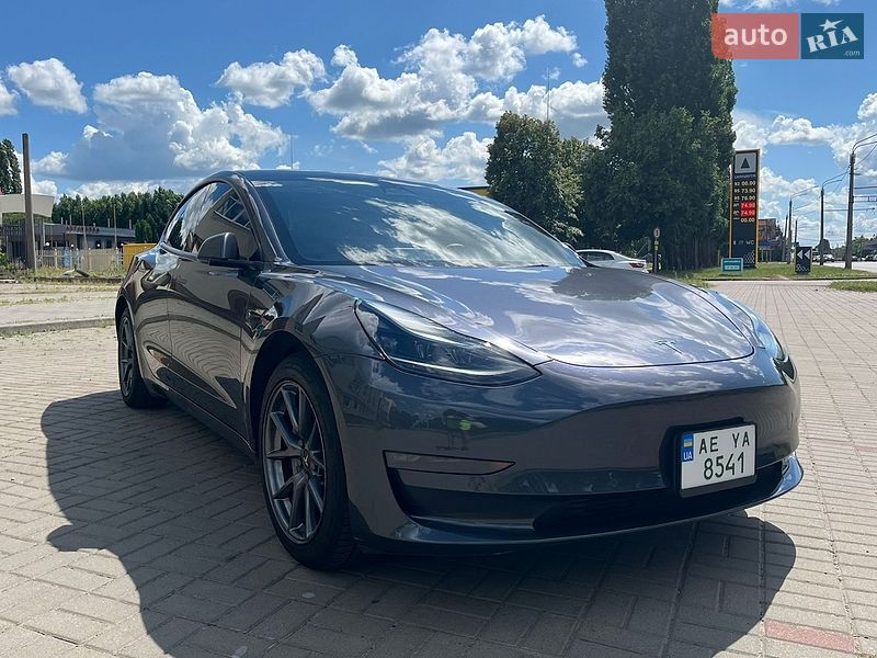 Седан Tesla Model 3 2022 в Черкассах