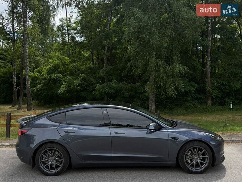 Седан Tesla Model 3 2022 в Чернигове