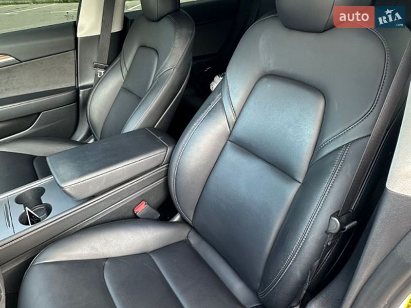 Седан Tesla Model 3 2022 в Киеве