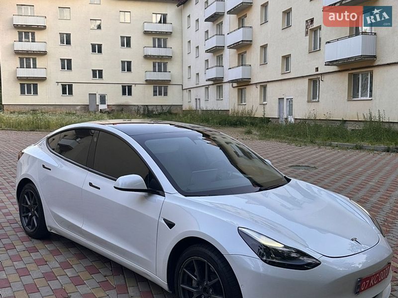 Седан Tesla Model 3 2022 в Ужгороде