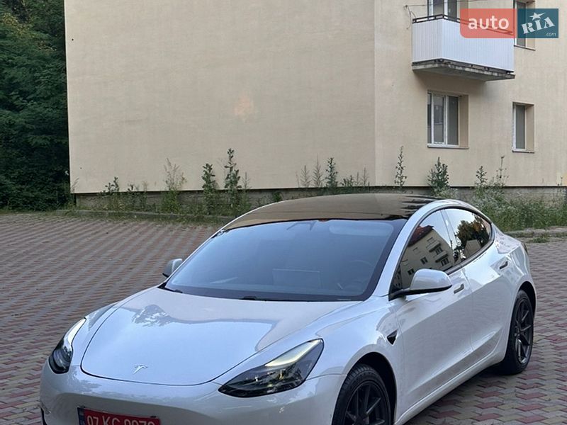 Седан Tesla Model 3 2022 в Ужгороде