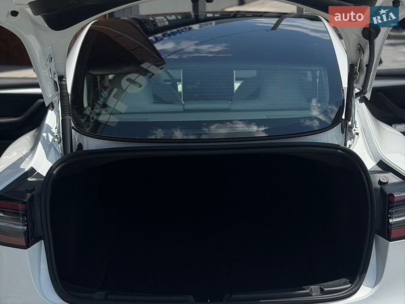 Седан Tesla Model 3 2021 в Коломые