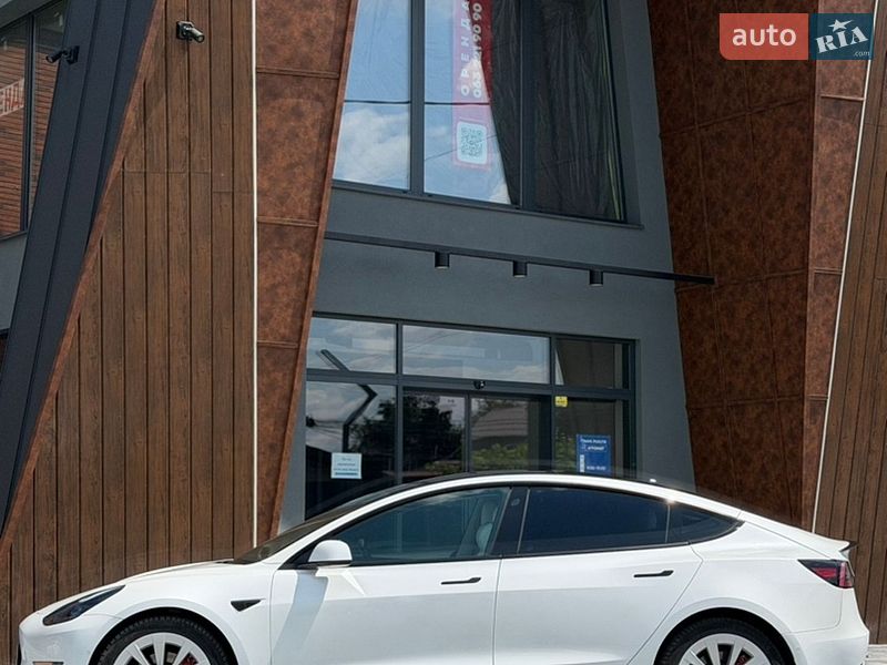Седан Tesla Model 3 2021 в Коломые
