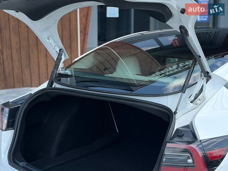Седан Tesla Model 3 2021 в Коломые