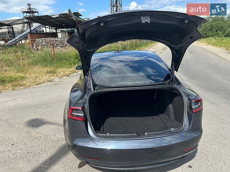 Седан Tesla Model 3 2022 в Ивано-Франковске