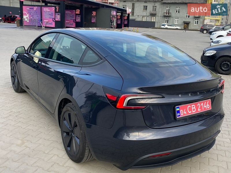 Седан Tesla Model 3 2024 в Львове