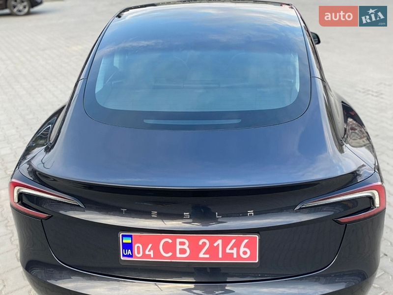 Седан Tesla Model 3 2024 в Львове