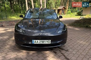 Седан Tesla Model 3 2023 в Киеве