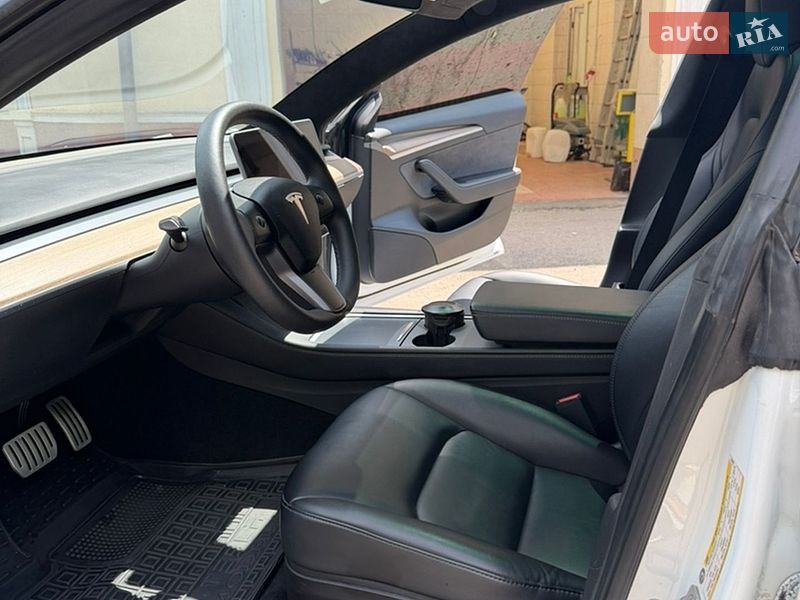 Седан Tesla Model 3 2023 в Одессе