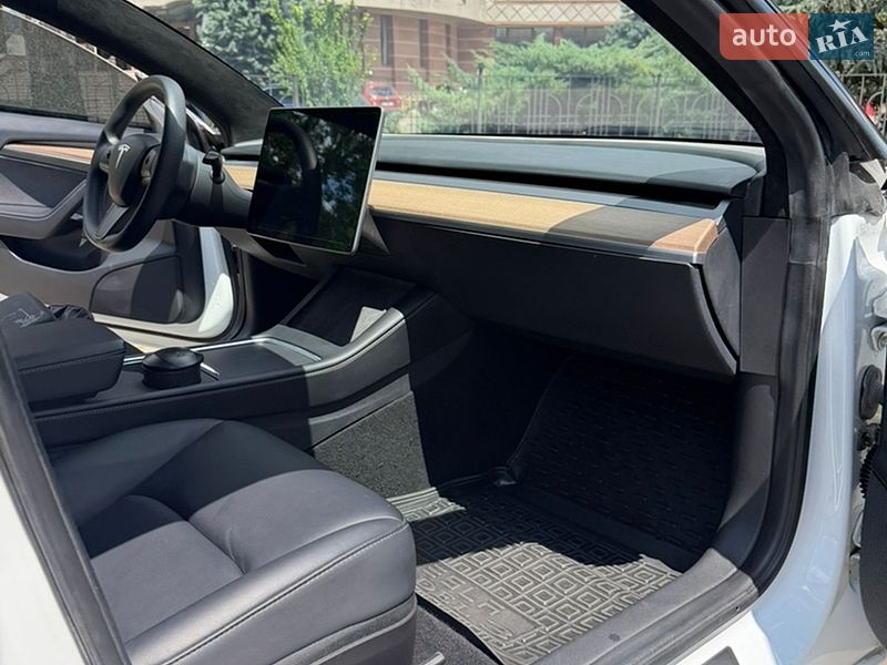 Седан Tesla Model 3 2023 в Одессе