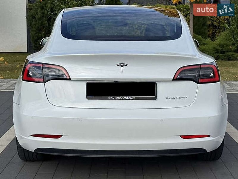 Седан Tesla Model 3 2021 в Тернополе