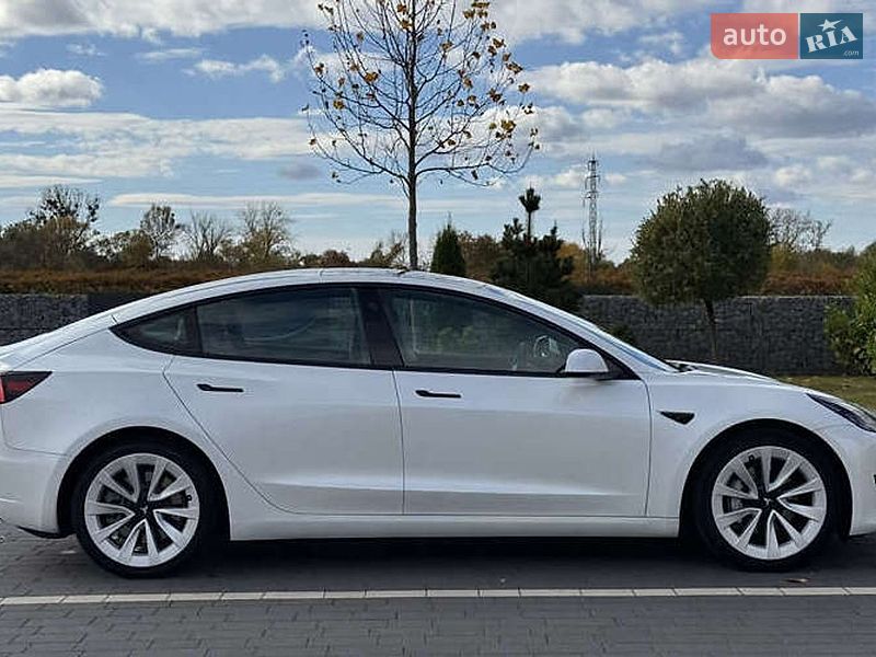 Седан Tesla Model 3 2021 в Тернополе