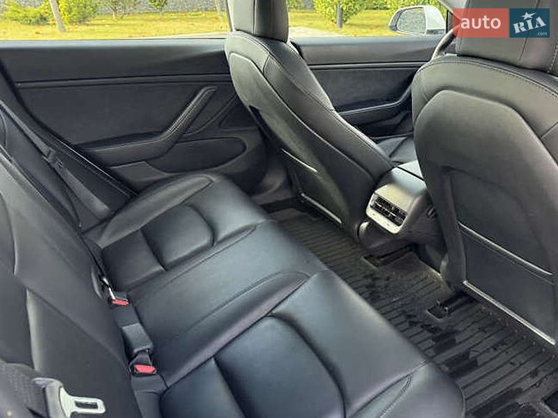 Седан Tesla Model 3 2021 в Тернополе