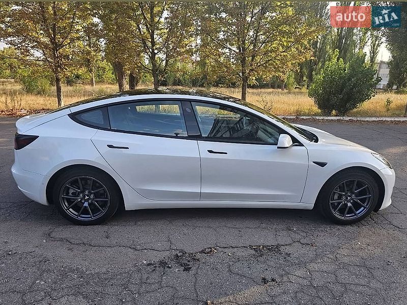 Седан Tesla Model 3 2022 в Житомире