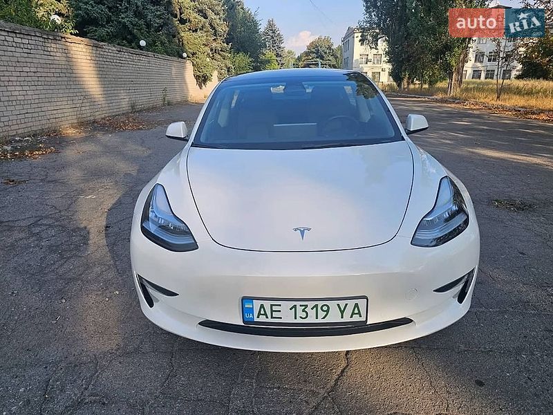 Седан Tesla Model 3 2022 в Житомире