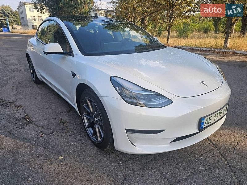 Седан Tesla Model 3 2022 в Житомире