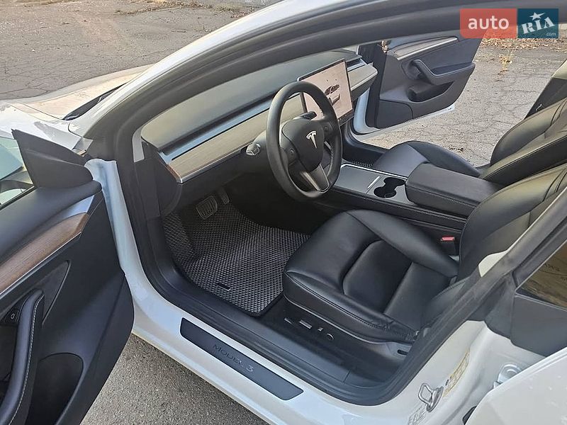 Седан Tesla Model 3 2022 в Житомире