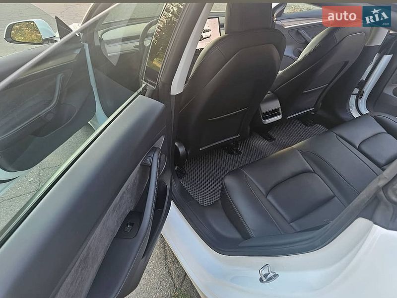 Седан Tesla Model 3 2022 в Житомире
