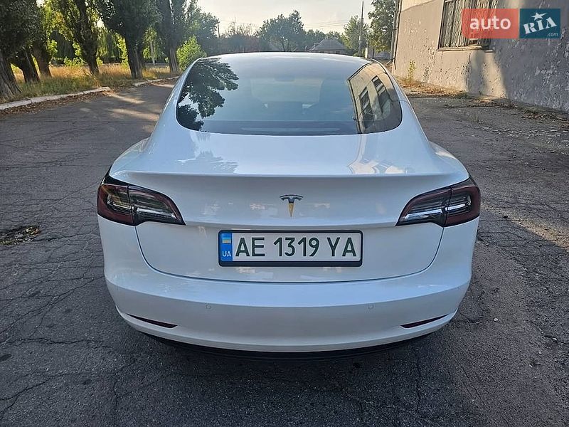 Седан Tesla Model 3 2022 в Житомире