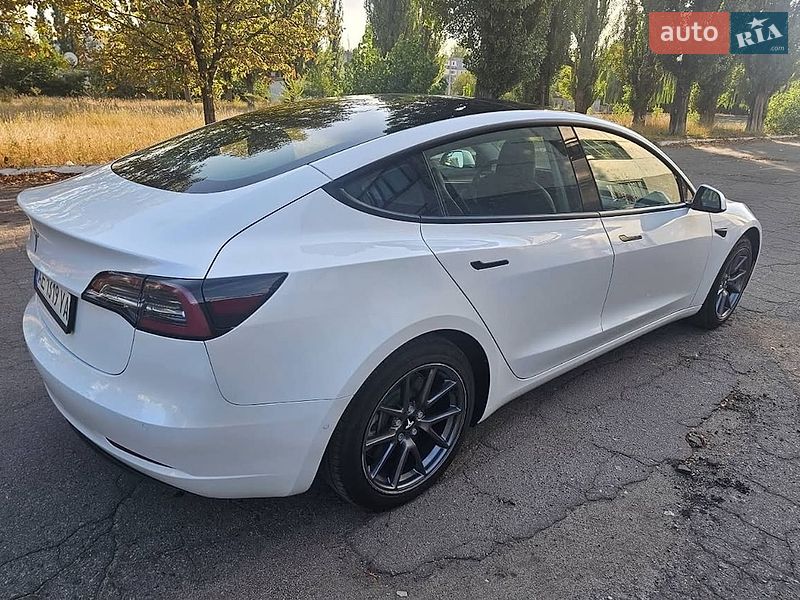 Седан Tesla Model 3 2022 в Житомире