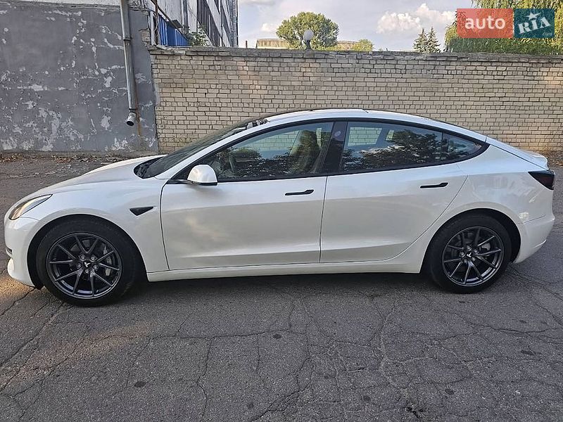 Седан Tesla Model 3 2022 в Житомире