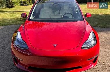 Седан Tesla Model 3 2022 в Киеве