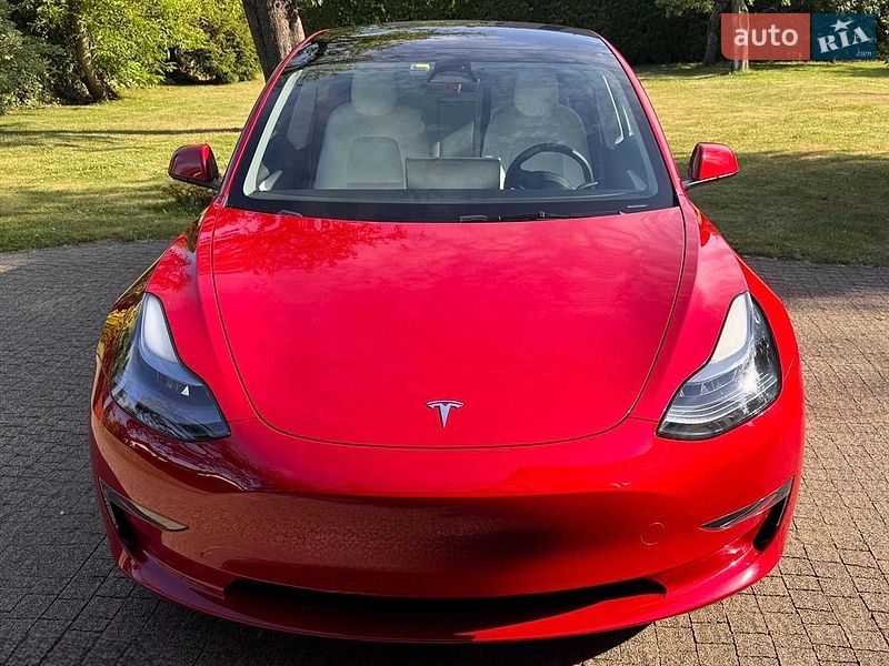 Седан Tesla Model 3 2022 в Киеве