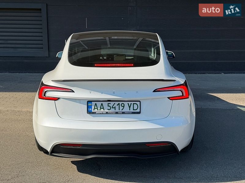 Седан Tesla Model 3 2024 в Киеве