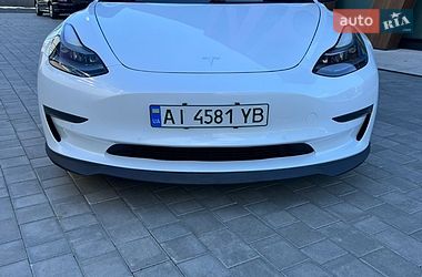 Седан Tesla Model 3 2021 в Киверцах