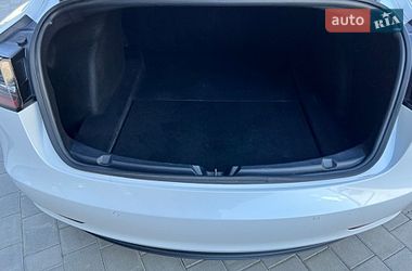 Седан Tesla Model 3 2021 в Киверцах