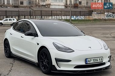 Седан Tesla Model 3 2022 в Львове