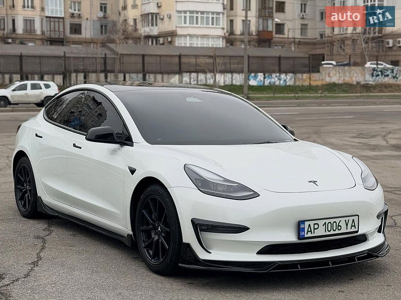 Седан Tesla Model 3 2022 в Львове
