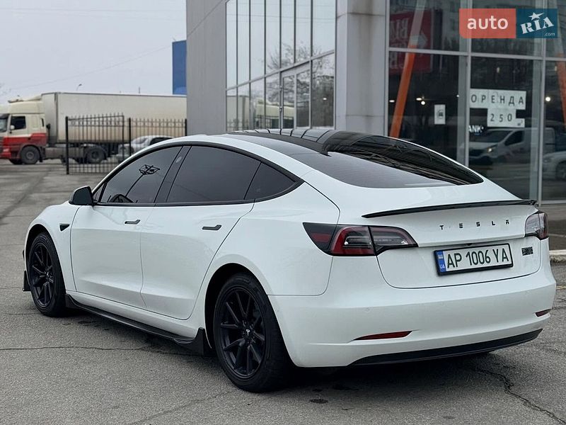 Седан Tesla Model 3 2022 в Львове