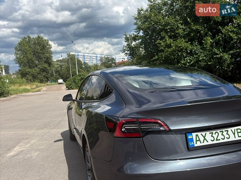 Седан Tesla Model 3 2023 в Киеве