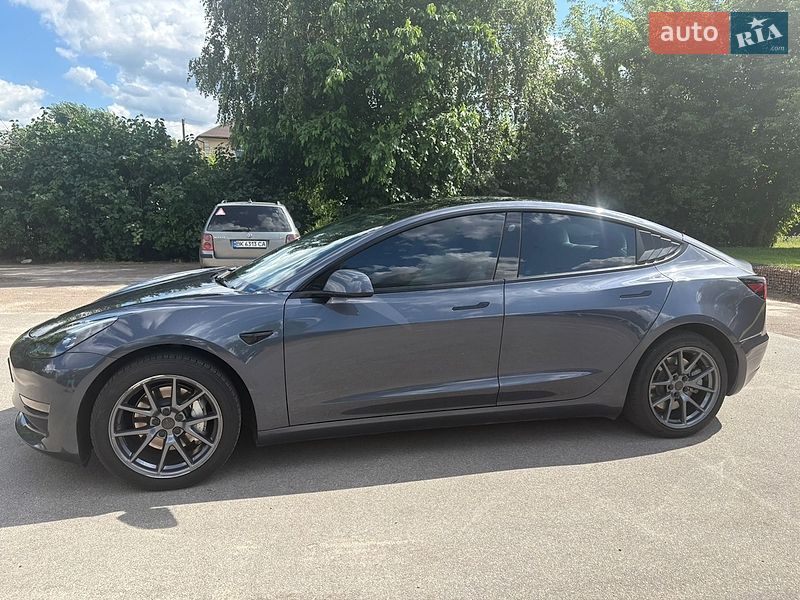Седан Tesla Model 3 2023 в Киеве