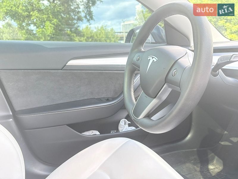 Седан Tesla Model 3 2023 в Киеве