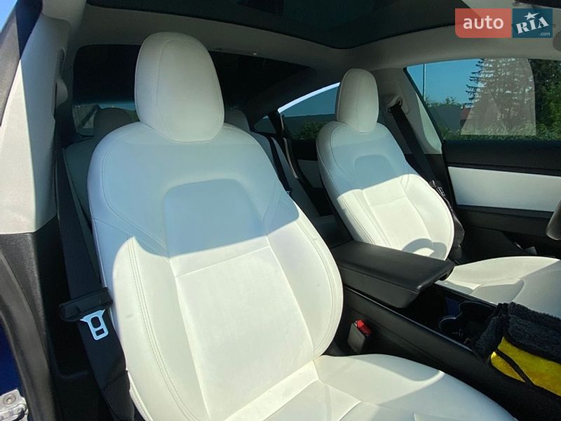 Седан Tesla Model 3 2019 в Самборе