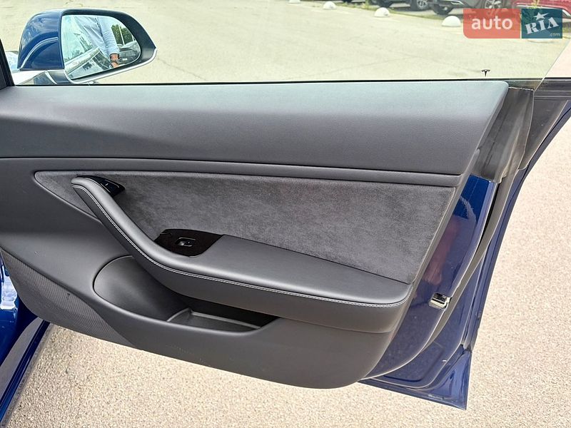 Седан Tesla Model 3 2018 в Днепре