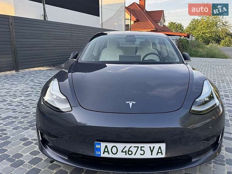 Седан Tesla Model 3 2019 в Львове