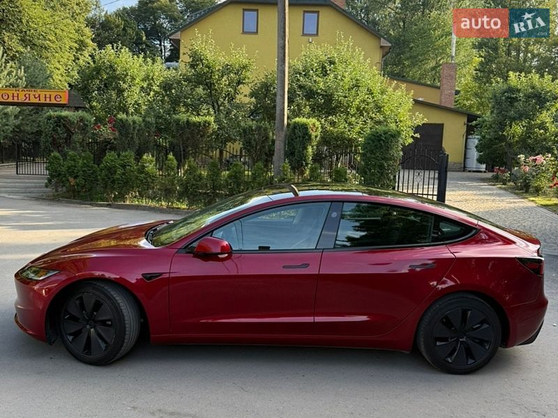Седан Tesla Model 3 2024 в Самборе