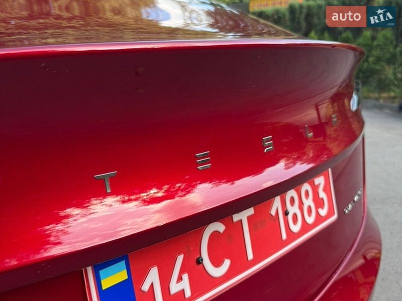 Седан Tesla Model 3 2024 в Самборе