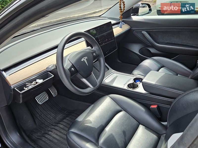 Седан Tesla Model 3 2021 в Виннице