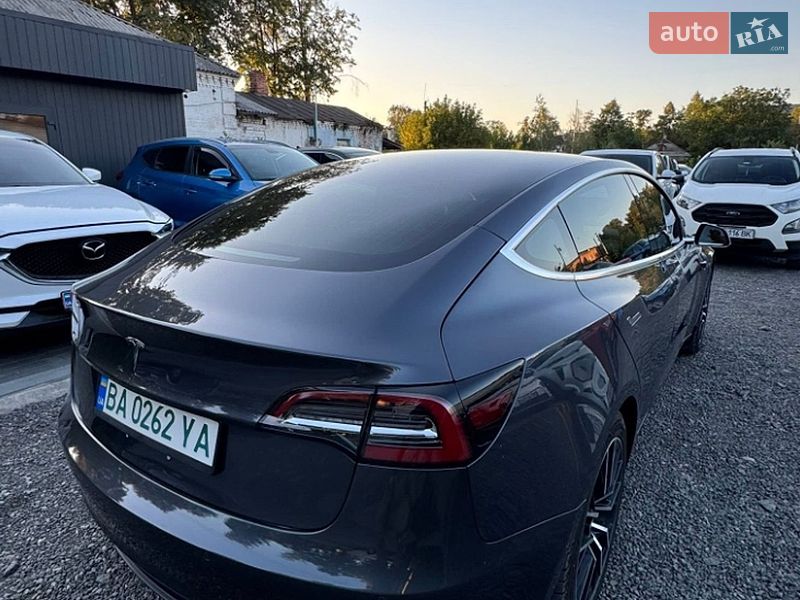 Седан Tesla Model 3 2018 в Львове