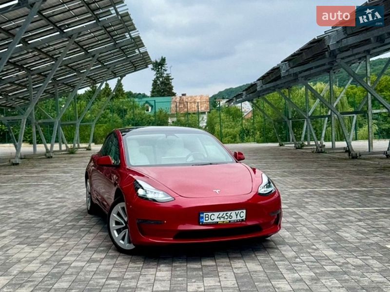 Седан Tesla Model 3 2023 в Львове