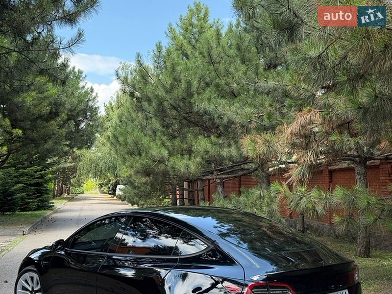 Седан Tesla Model 3 2022 в Днепре