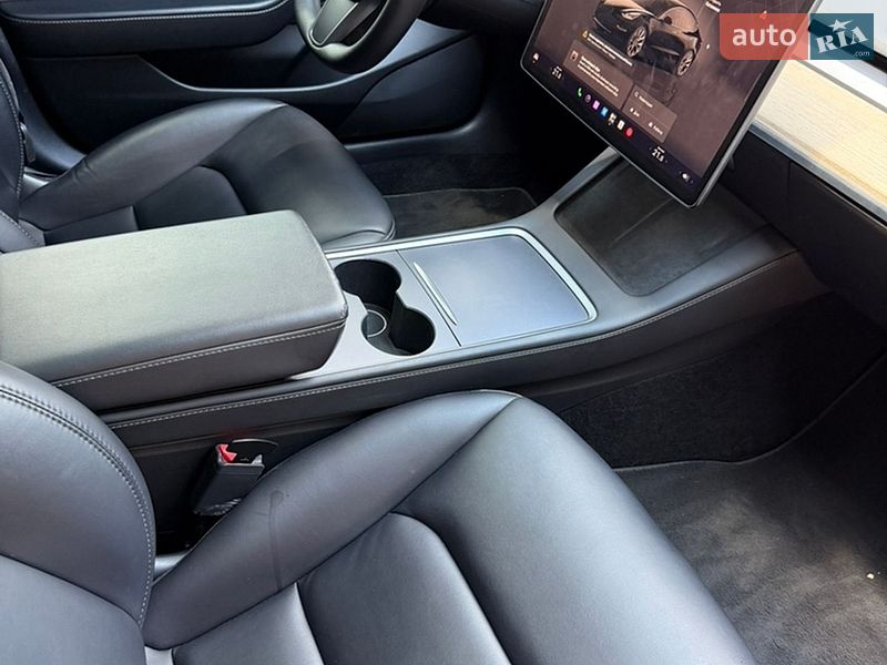Седан Tesla Model 3 2022 в Днепре